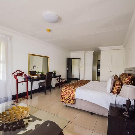 באנוני The Lakes Hotel & Conference Centre מראה חיצוני תמונה