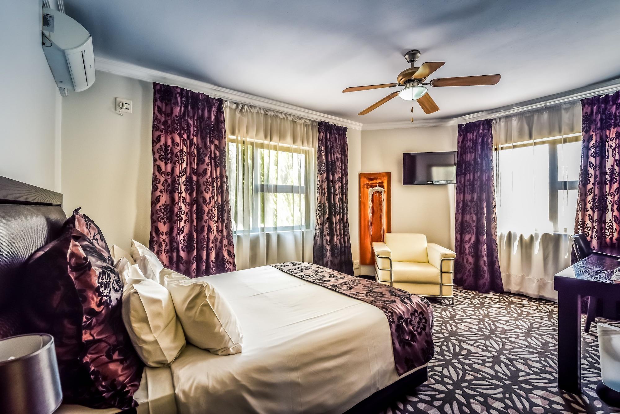 באנוני The Lakes Hotel & Conference Centre מראה חיצוני תמונה