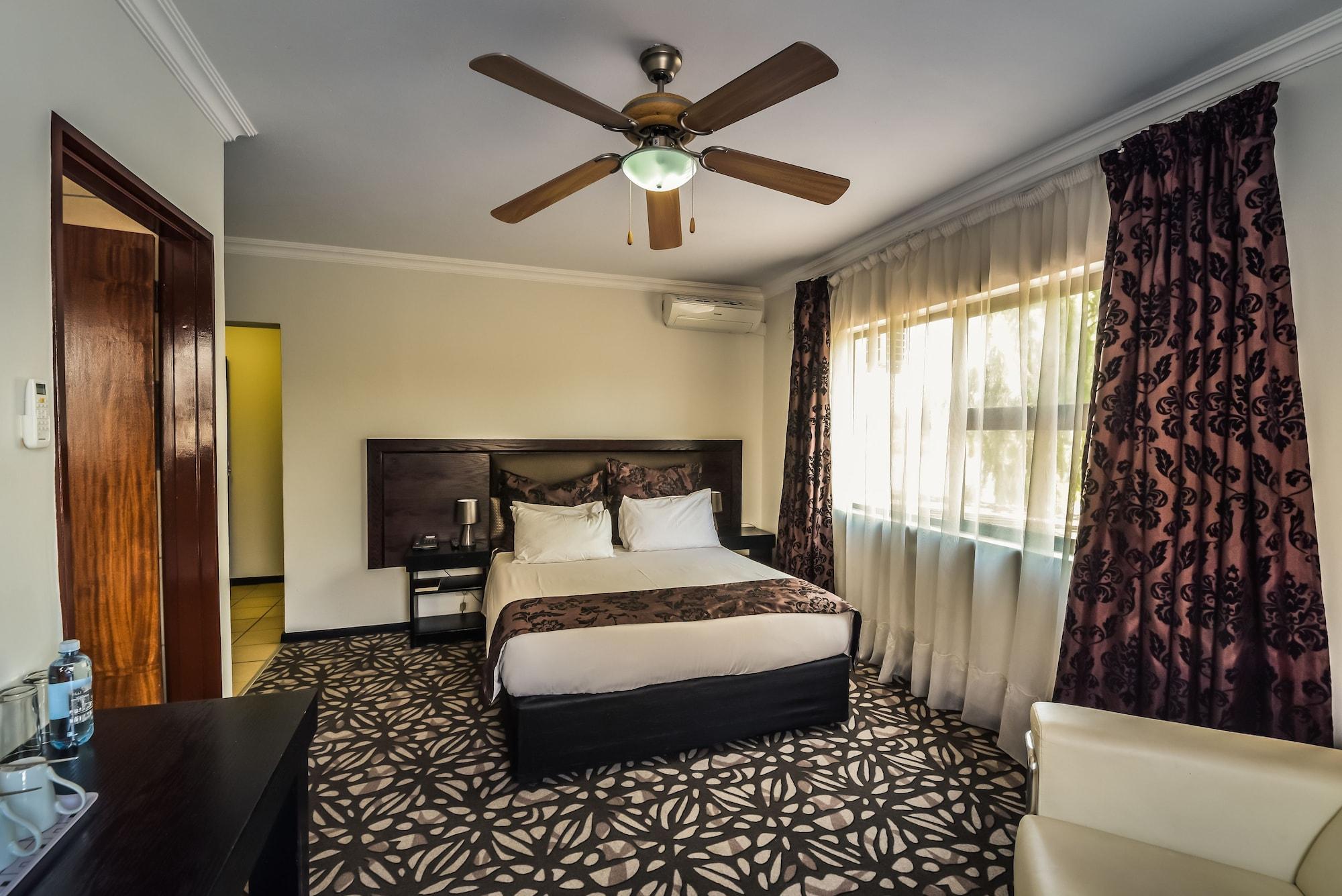 באנוני The Lakes Hotel & Conference Centre מראה חיצוני תמונה