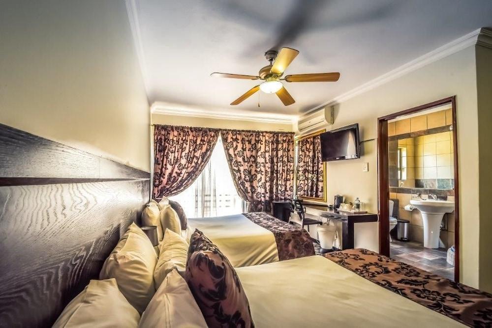 באנוני The Lakes Hotel & Conference Centre מראה חיצוני תמונה