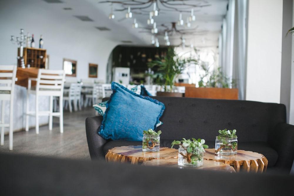 באנוני The Lakes Hotel & Conference Centre מראה חיצוני תמונה