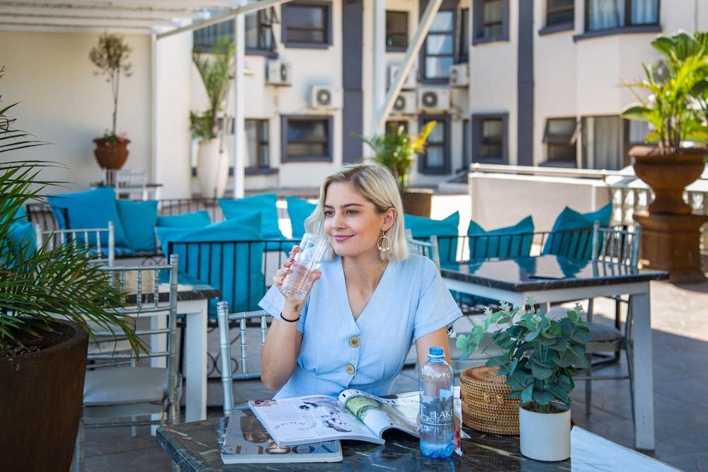באנוני The Lakes Hotel & Conference Centre מראה חיצוני תמונה