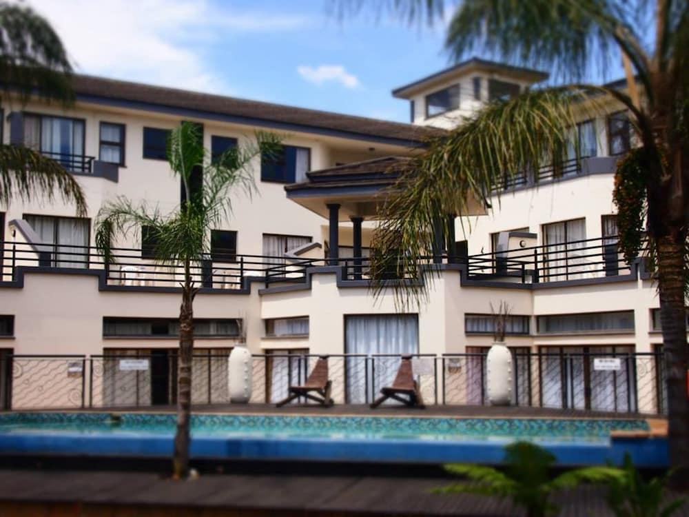 באנוני The Lakes Hotel & Conference Centre מראה חיצוני תמונה