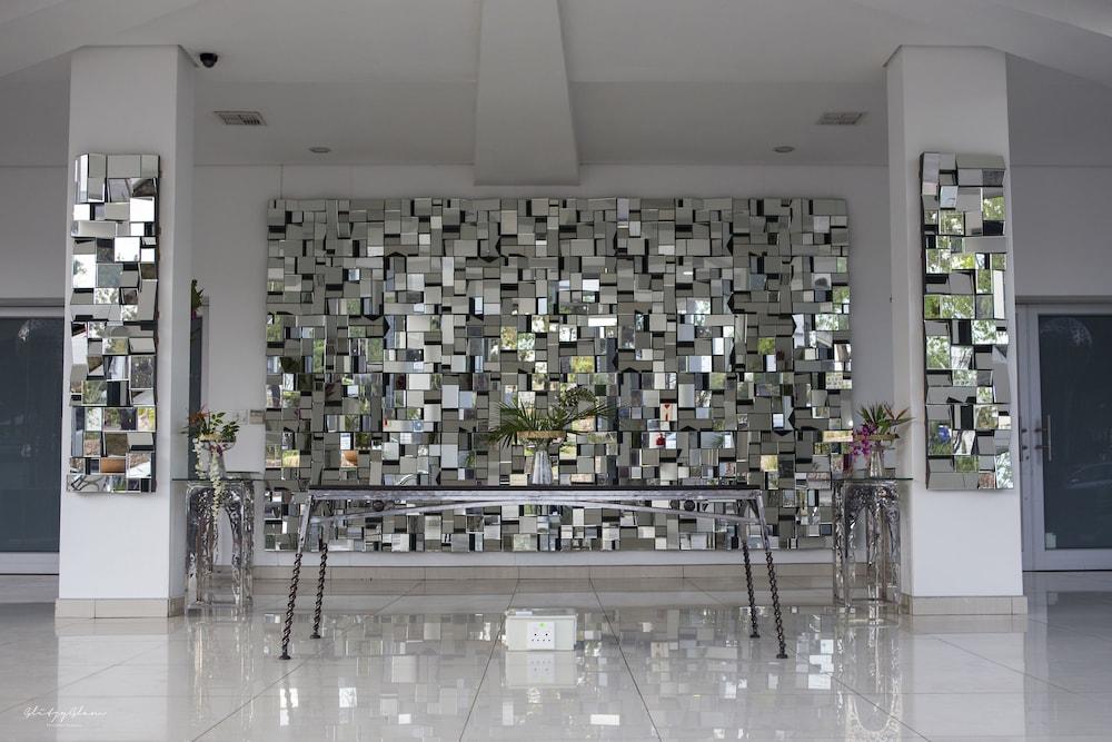 באנוני The Lakes Hotel & Conference Centre מראה חיצוני תמונה