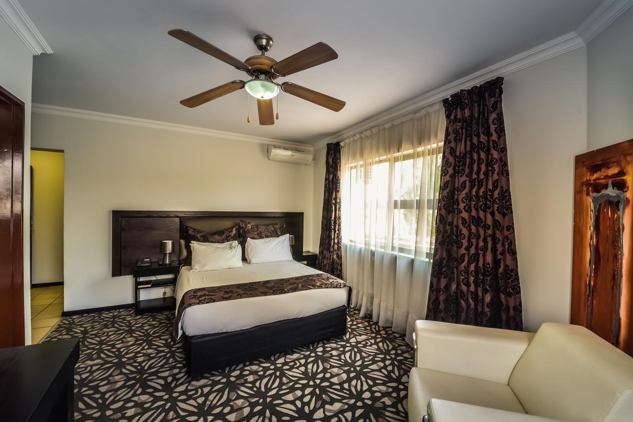 באנוני The Lakes Hotel & Conference Centre מראה חיצוני תמונה