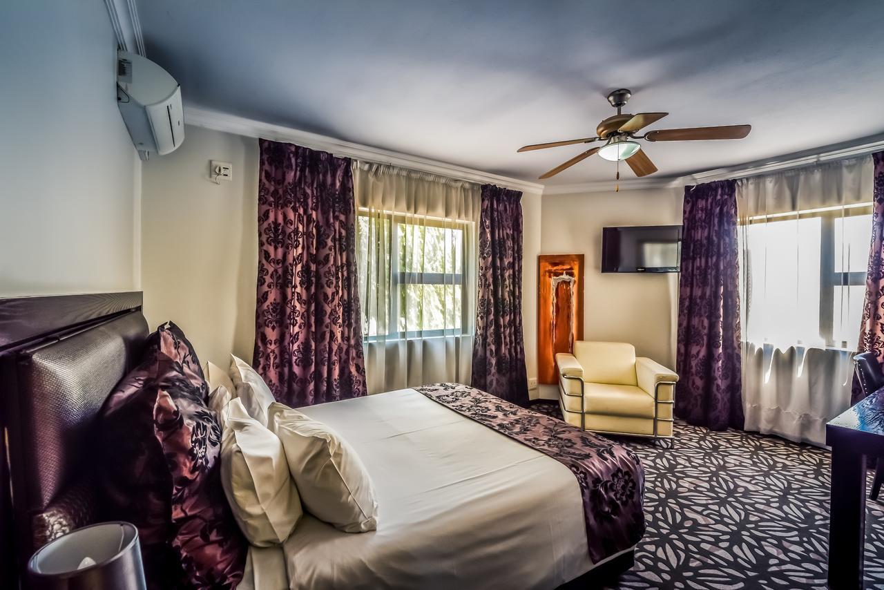 באנוני The Lakes Hotel & Conference Centre מראה חיצוני תמונה