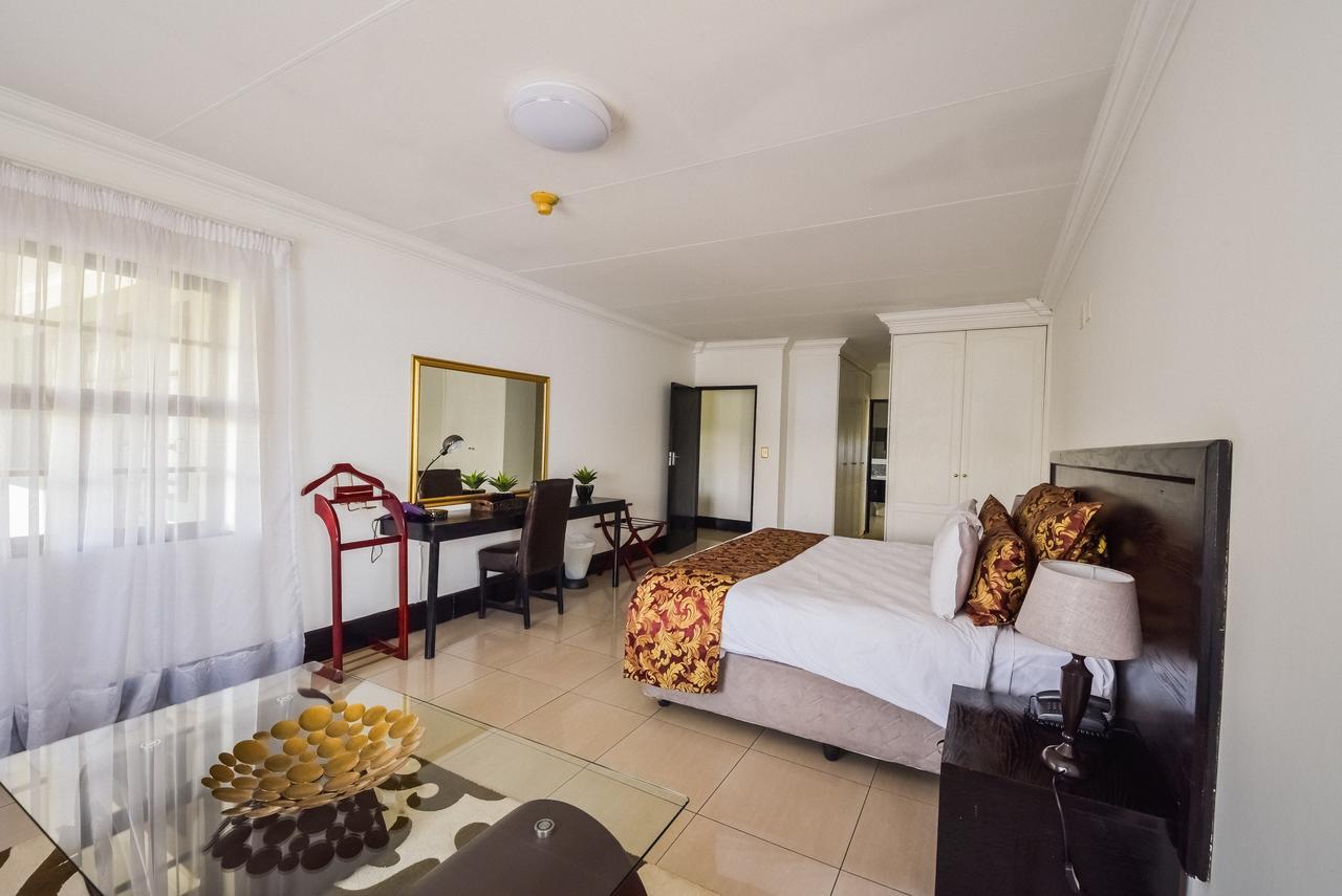 באנוני The Lakes Hotel & Conference Centre מראה חיצוני תמונה
