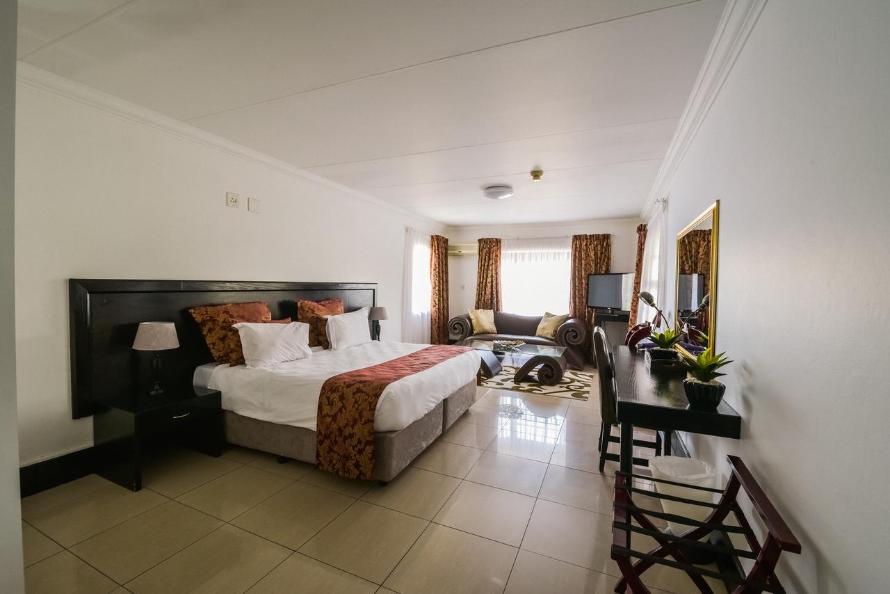 באנוני The Lakes Hotel & Conference Centre מראה חיצוני תמונה