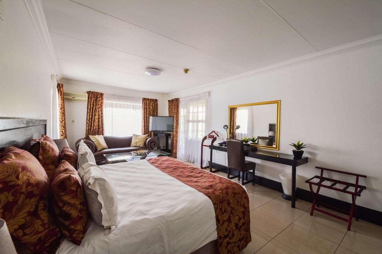 באנוני The Lakes Hotel & Conference Centre מראה חיצוני תמונה