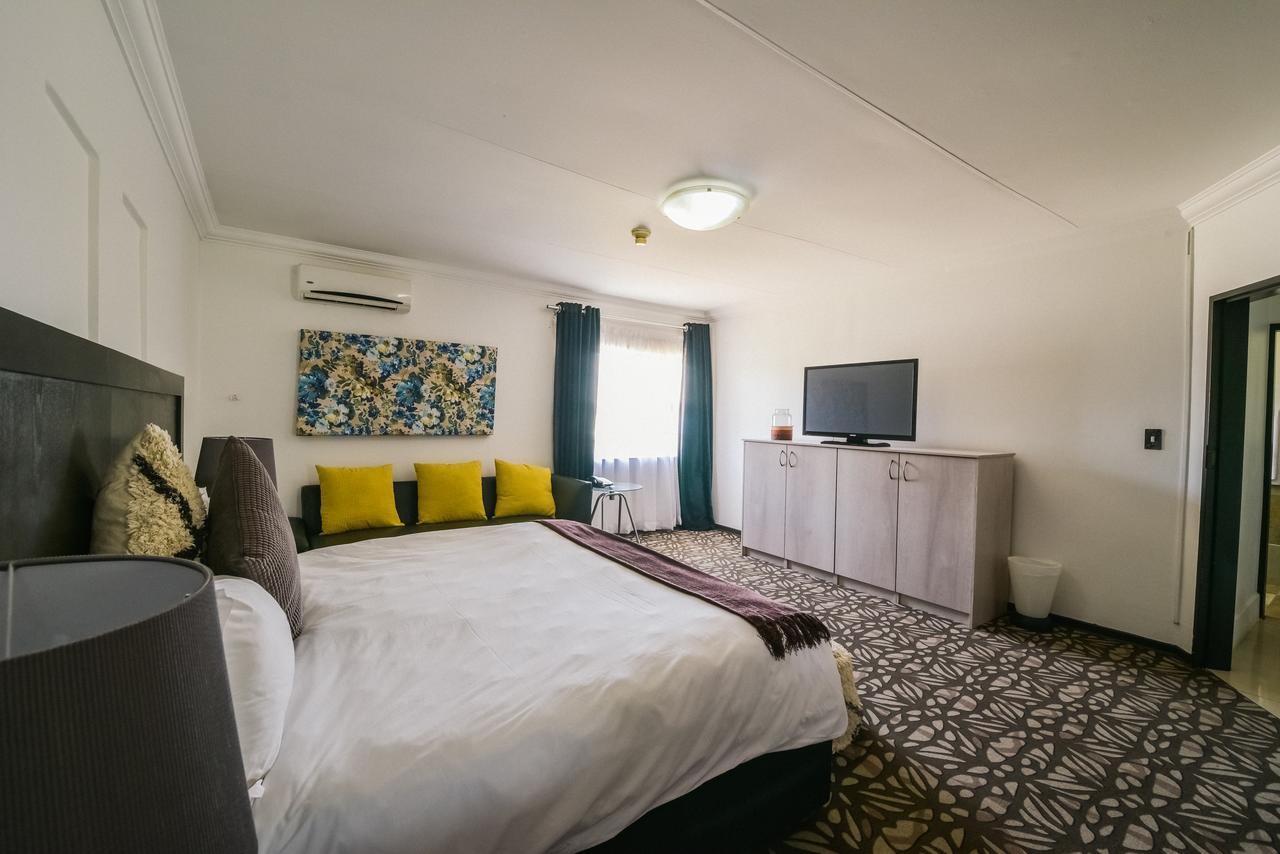 באנוני The Lakes Hotel & Conference Centre מראה חיצוני תמונה
