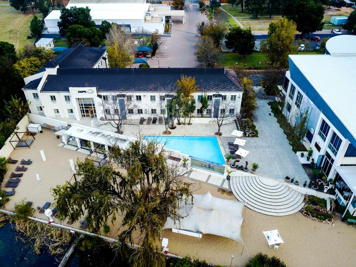 באנוני The Lakes Hotel & Conference Centre מראה חיצוני תמונה