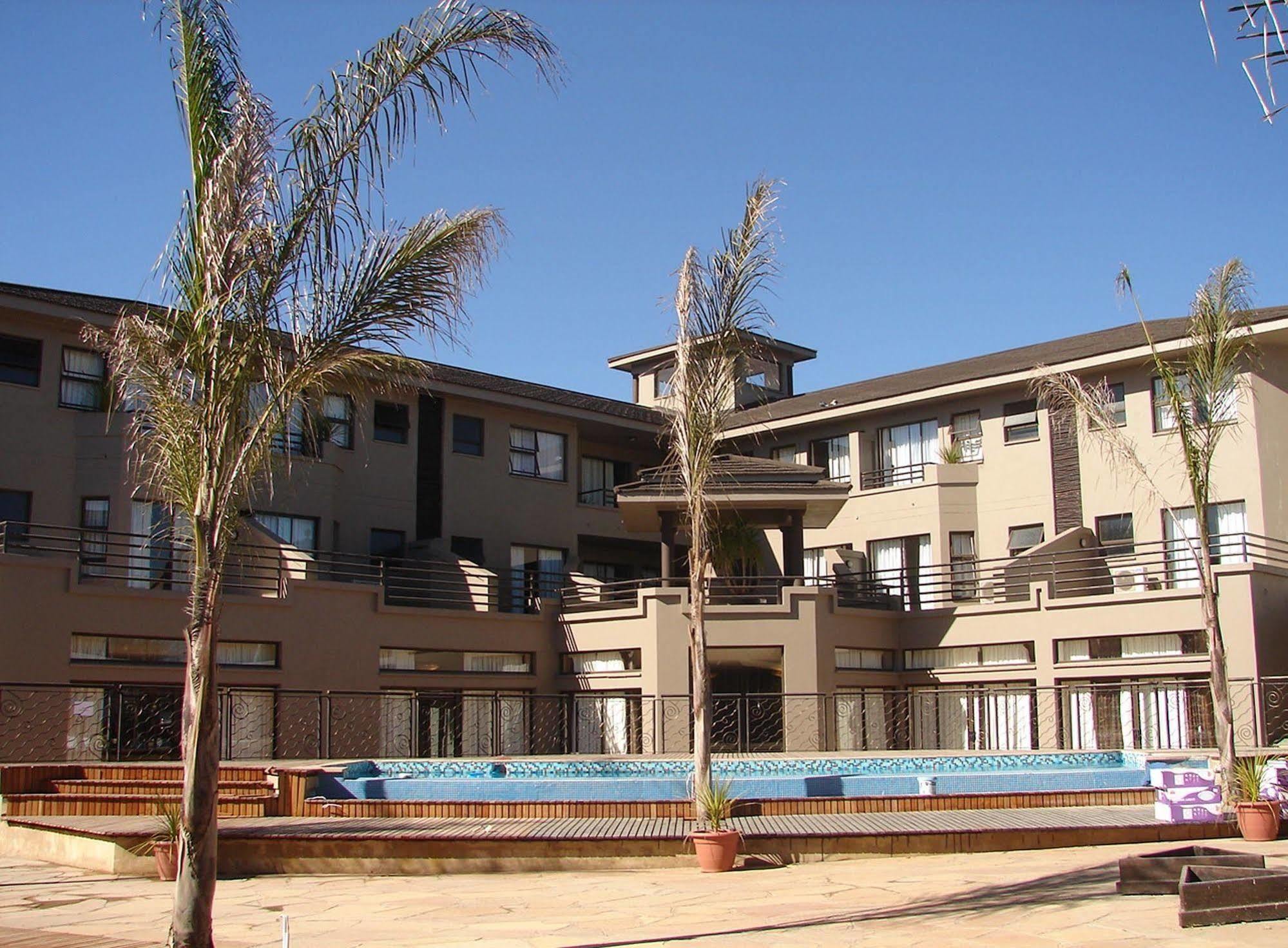 באנוני The Lakes Hotel & Conference Centre מראה חיצוני תמונה
