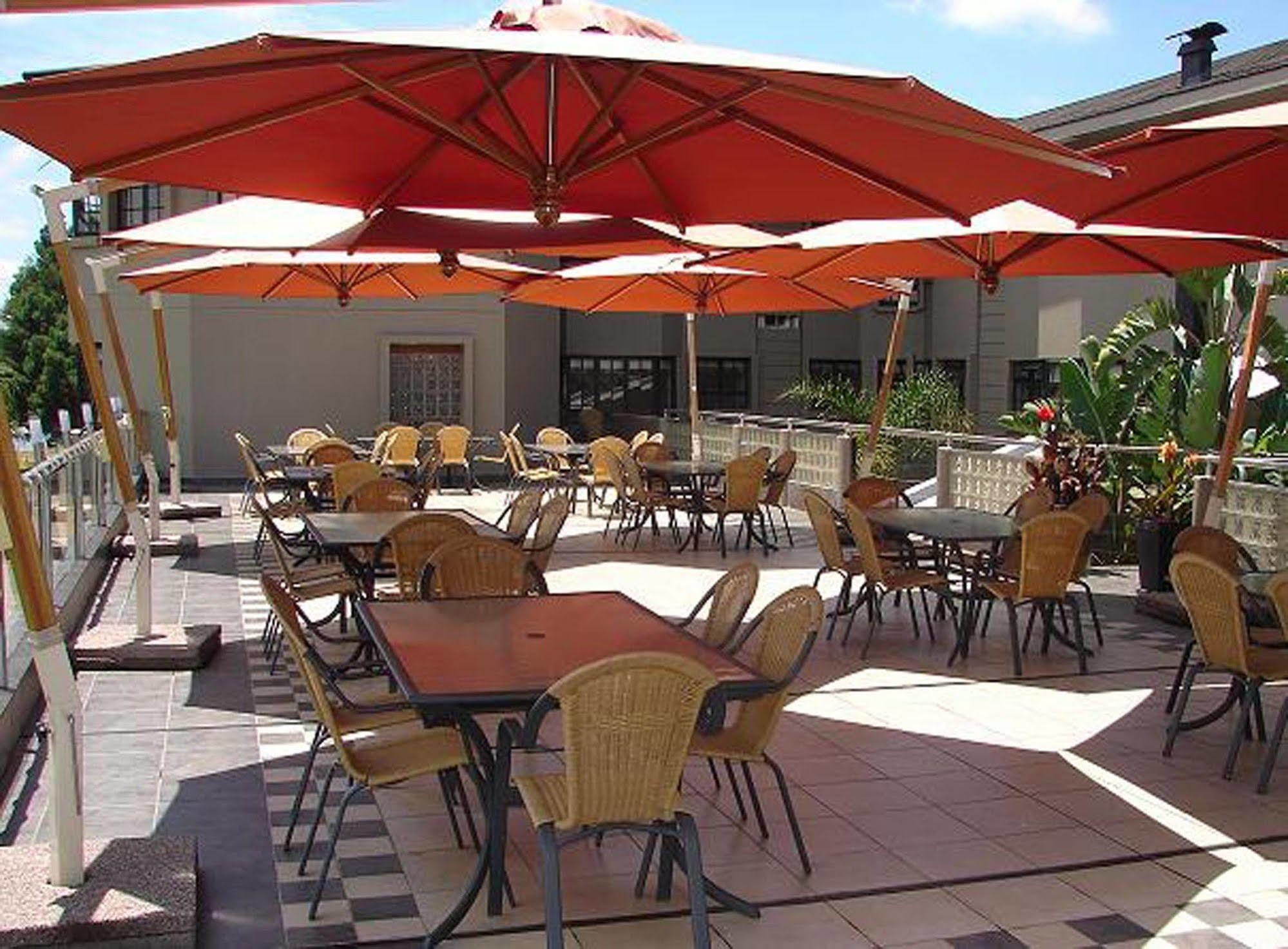 באנוני The Lakes Hotel & Conference Centre מראה חיצוני תמונה