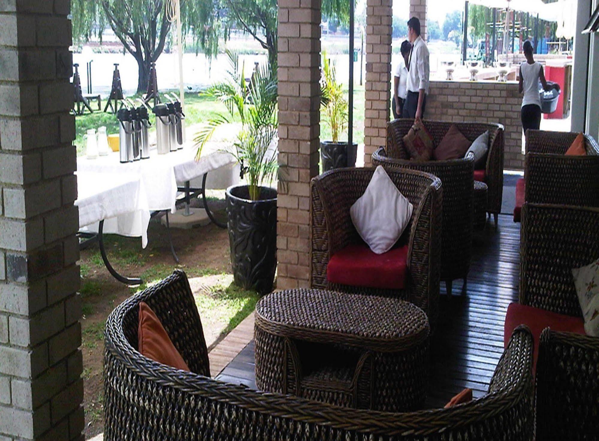 באנוני The Lakes Hotel & Conference Centre מראה חיצוני תמונה