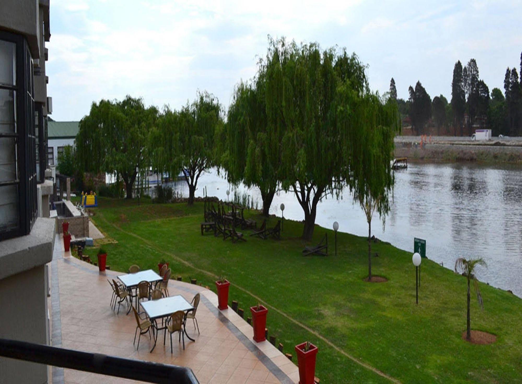 באנוני The Lakes Hotel & Conference Centre מראה חיצוני תמונה