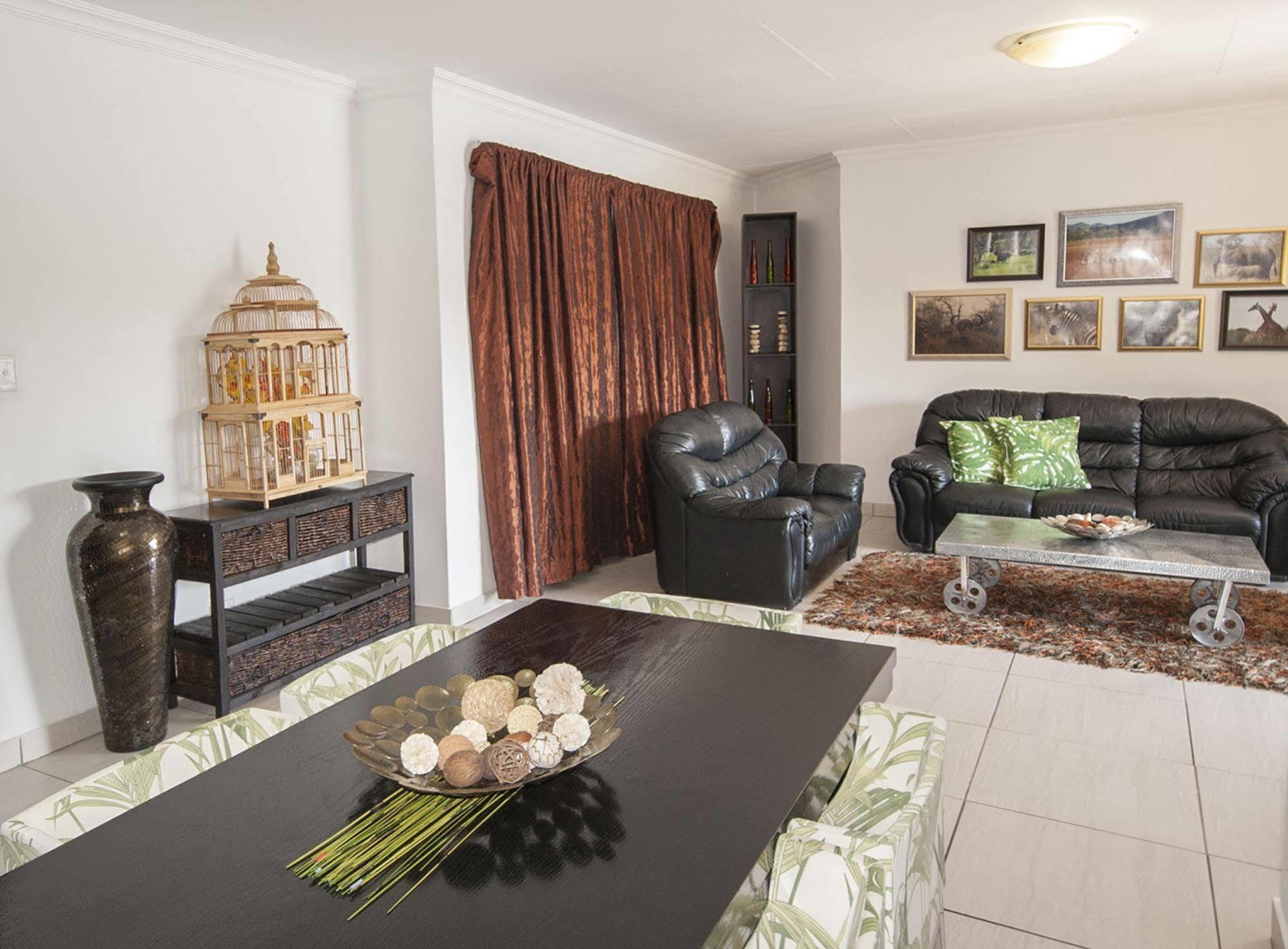 באנוני The Lakes Hotel & Conference Centre מראה חיצוני תמונה
