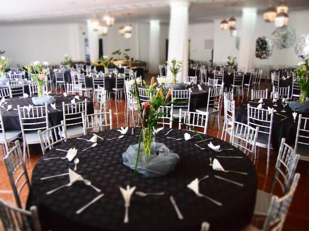 באנוני The Lakes Hotel & Conference Centre מראה חיצוני תמונה