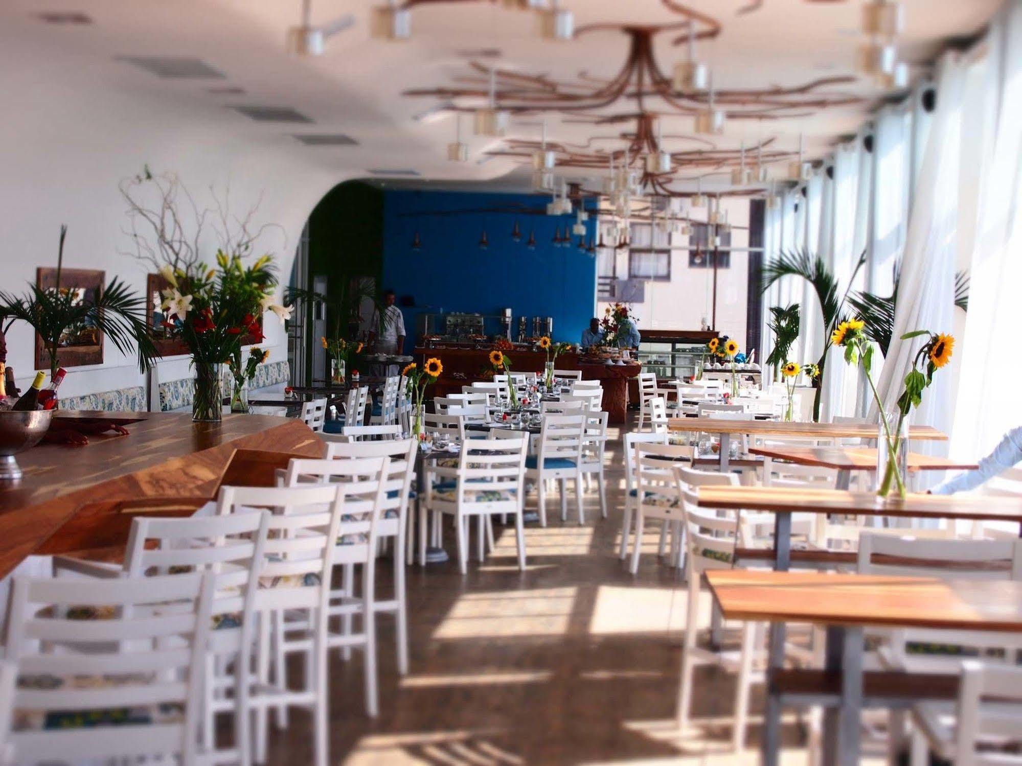 באנוני The Lakes Hotel & Conference Centre מראה חיצוני תמונה